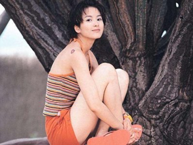 ​情路坎坷的梁咏琪：被4任男友连续抛弃，35岁终嫁外籍男友