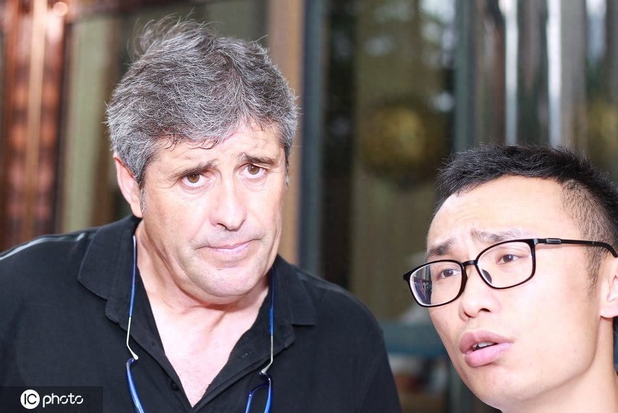 深圳佳兆业原主教练卡罗离开深圳，球迷依依不舍动情落泪