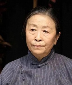 “丑娘”张少华:人丑心更丑,年轻时做尽恶事,晚年眼中布满泪水