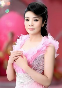 ​歌唱家李丹阳：没有结婚却有个女儿，女儿身份引热议