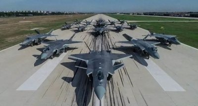 ​中国的反击—打造最强教练机L-15猎鹰，一雪被乌克兰卡脖子的耻辱