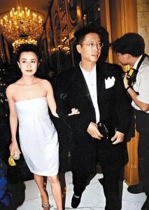 ​那么爱何超琼的许晋亨，为什么要离婚娶李嘉欣，原因有这3点