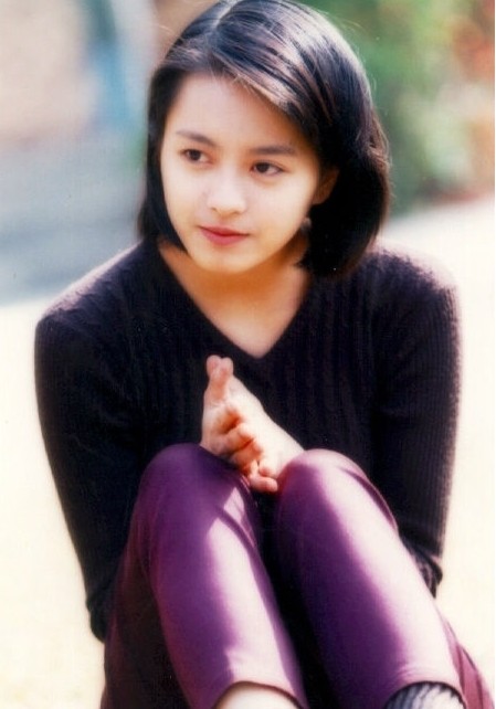 梁咏琪年轻时颜值逆天，混血女儿更是萌你一脸