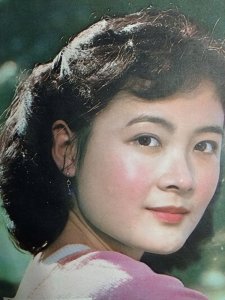 "双料影后"娜仁花:13岁初入影坛,40岁嫁给导演宁才,42岁高龄产子