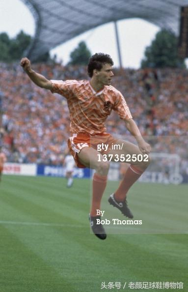 足球鞋的种类(足球鞋品牌大百科)(35)