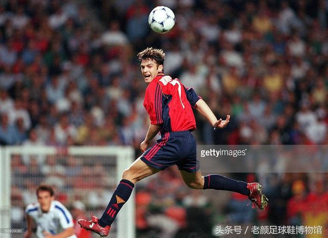 足球鞋的种类(足球鞋品牌大百科)(53)