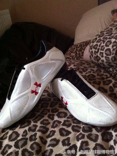 足球鞋的种类(足球鞋品牌大百科)(126)