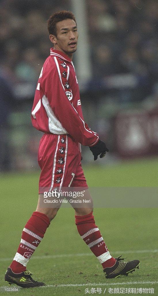 足球鞋的种类(足球鞋品牌大百科)(41)