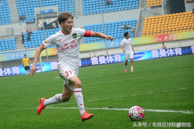 足球鞋的种类(足球鞋品牌大百科)(167)