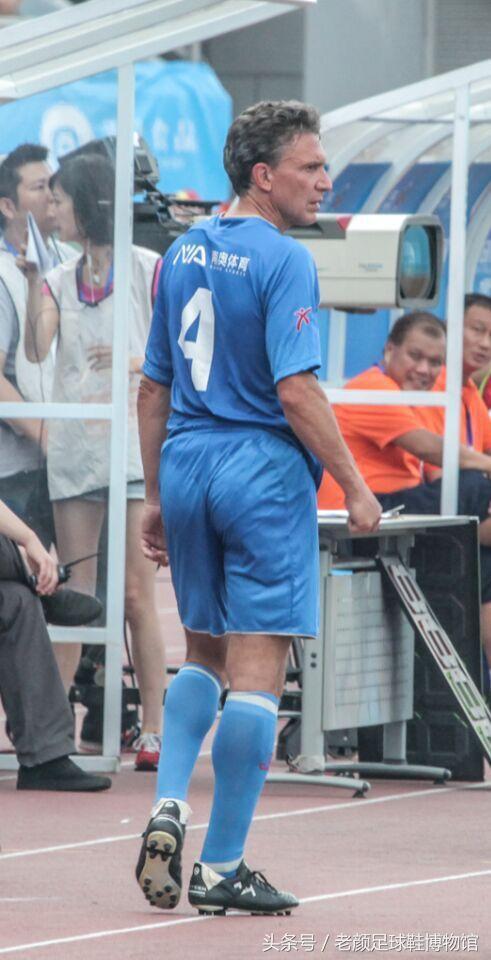 足球鞋的种类(足球鞋品牌大百科)(143)