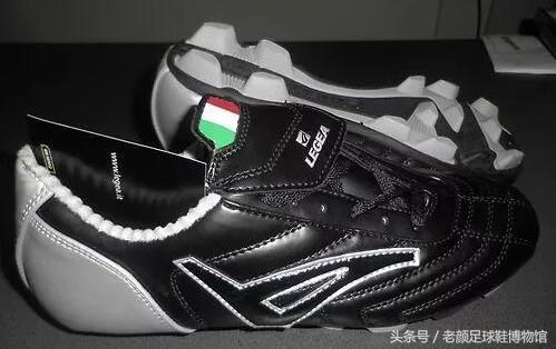 足球鞋的种类(足球鞋品牌大百科)(156)