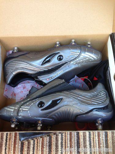 足球鞋的种类(足球鞋品牌大百科)(30)