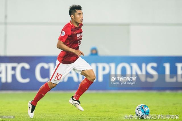 足球鞋的种类(足球鞋品牌大百科)(17)