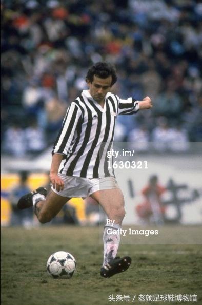 足球鞋的种类(足球鞋品牌大百科)(98)