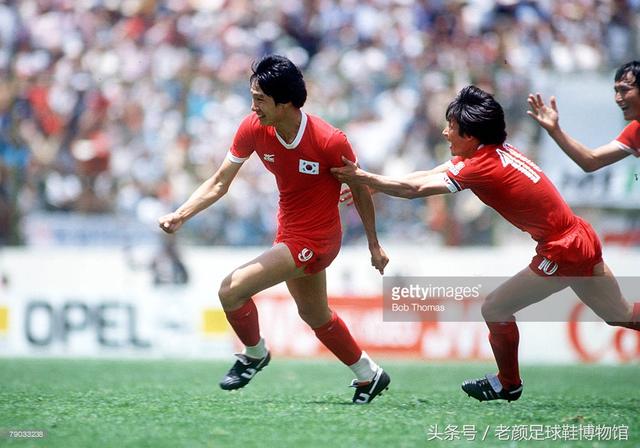 足球鞋的种类(足球鞋品牌大百科)(181)