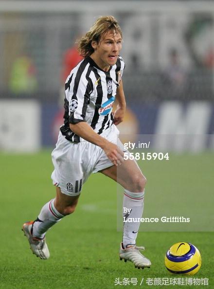 足球鞋的种类(足球鞋品牌大百科)(128)