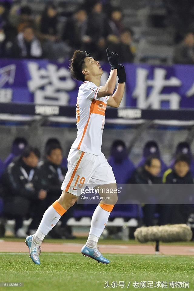 足球鞋的种类(足球鞋品牌大百科)(173)