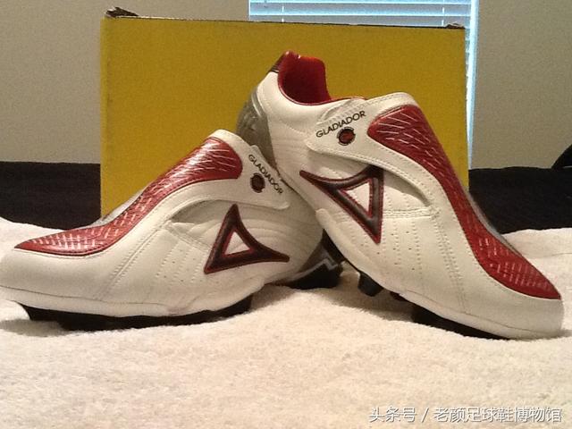 足球鞋的种类(足球鞋品牌大百科)(108)