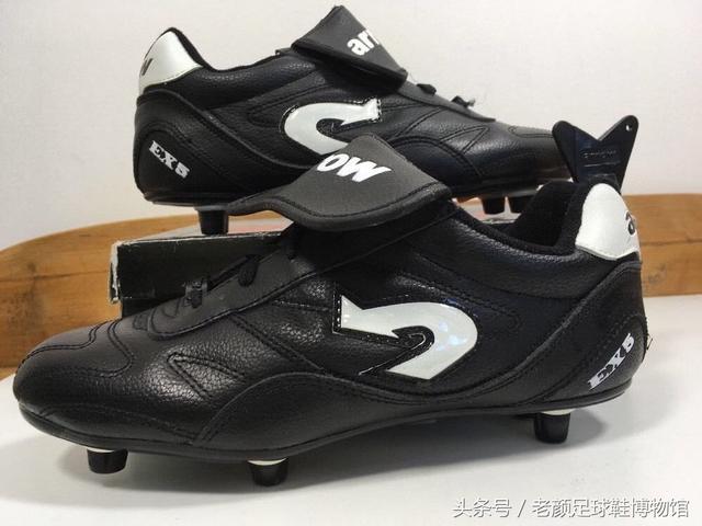 足球鞋的种类(足球鞋品牌大百科)(21)