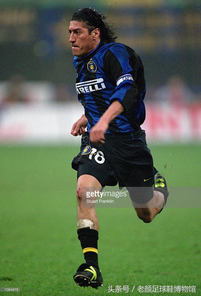 足球鞋的种类(足球鞋品牌大百科)(59)