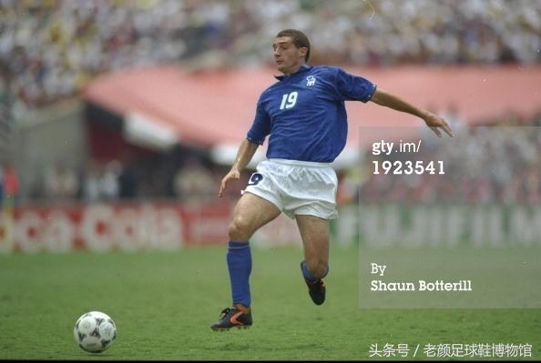 足球鞋的种类(足球鞋品牌大百科)(134)