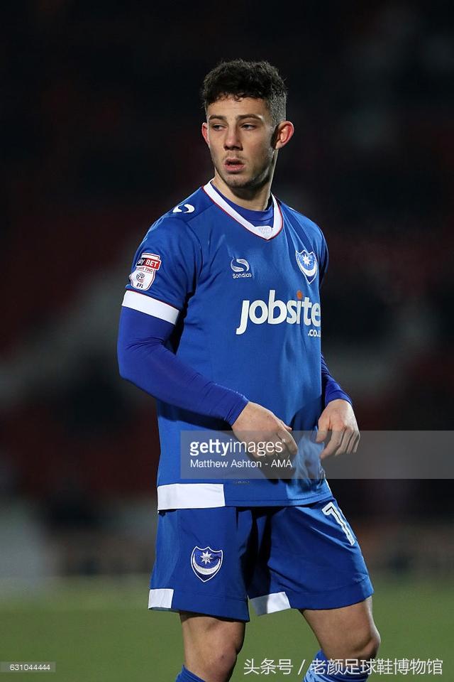 足球鞋的种类(足球鞋品牌大百科)(164)