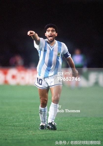 足球鞋的种类(足球鞋品牌大百科)(113)