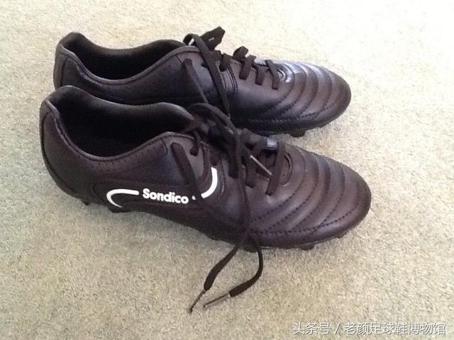 足球鞋的种类(足球鞋品牌大百科)(165)