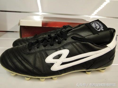 足球鞋的种类(足球鞋品牌大百科)(66)