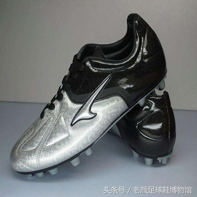 足球鞋的种类(足球鞋品牌大百科)(168)