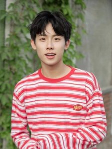 ​00后明星粉丝榜：易烊千玺仅排第五，第一位7天涨粉20多万