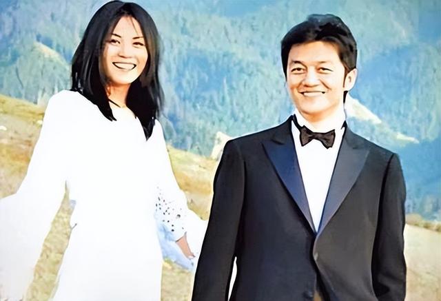 当年李亚鹏为什么要与王菲结婚 李亚鹏离婚后娶妻生子(23)