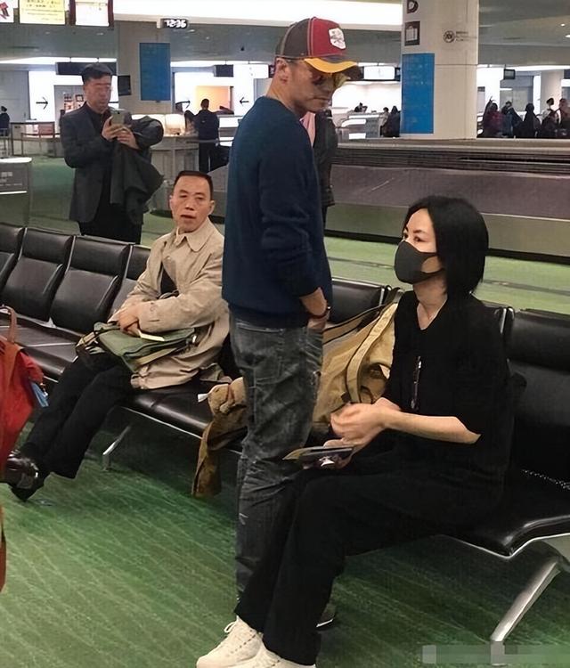 当年李亚鹏为什么要与王菲结婚 李亚鹏离婚后娶妻生子(31)