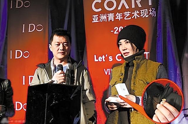 当年李亚鹏为什么要与王菲结婚 李亚鹏离婚后娶妻生子(25)