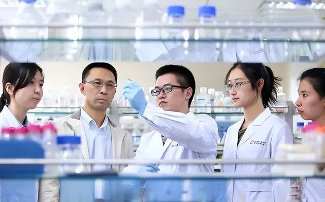 海霞现任老公是干什么的 海霞母亲早年瘫痪(16)