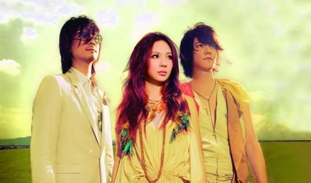 为什么詹雯婷会离开飞儿乐队（詹雯婷依旧风光无限）(4)