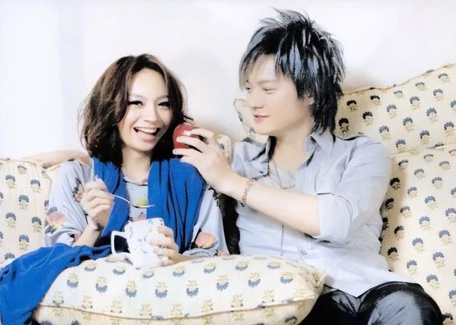 为什么詹雯婷会离开飞儿乐队（詹雯婷依旧风光无限）(34)