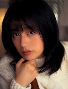 ​李诞女友黑尾酱晒大尺度性感照，网友：喝多了放飞自我吗？