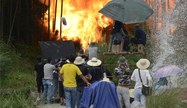 剧组工作人员真实生活（的人不知道的剧组潜规则）(7)