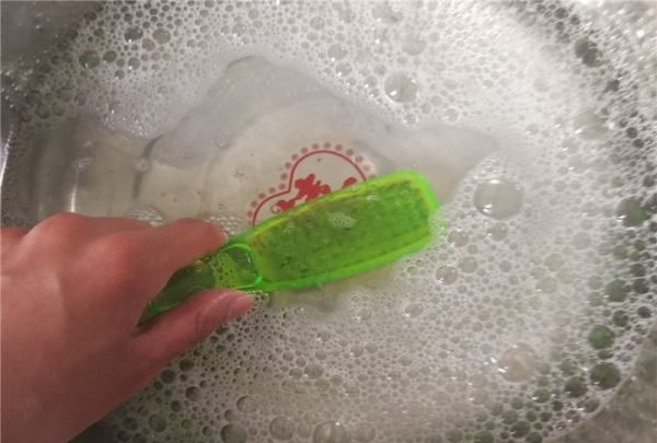 厕所地砖污垢怎么去除,卫生间地板砖上的顽固污渍怎么去除图11