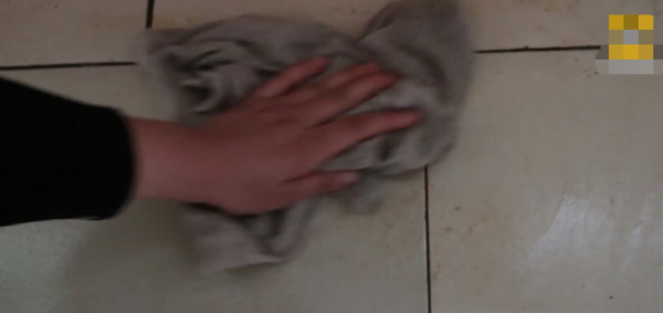 厕所地砖污垢怎么去除,卫生间地板砖上的顽固污渍怎么去除图6