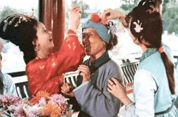 刘姥姥进大观园的故事(刘姥姥的三个故事)