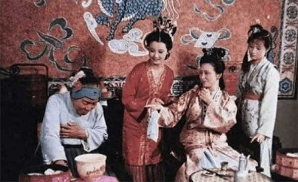 刘姥姥进大观园的故事(刘姥姥的三个故事)