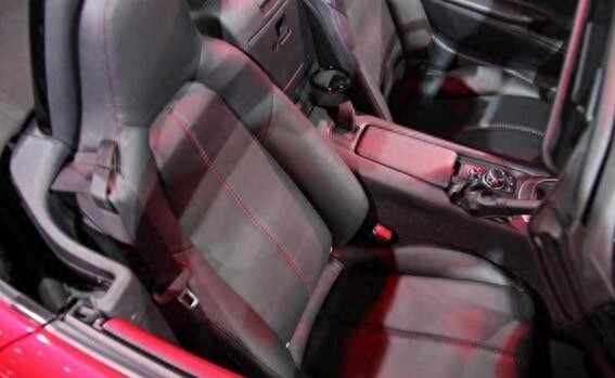 马自达这款敞篷跑车时外形太好看，国外售价才11万元