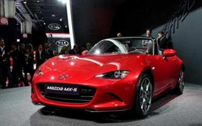 ​马自达这款敞篷跑车时外形太好看，国外售价才11万元