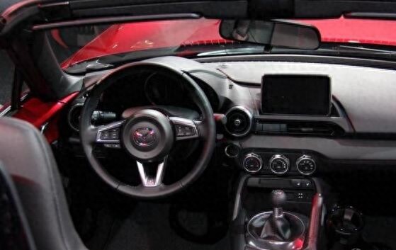 马自达这款敞篷跑车时外形太好看，国外售价才11万元