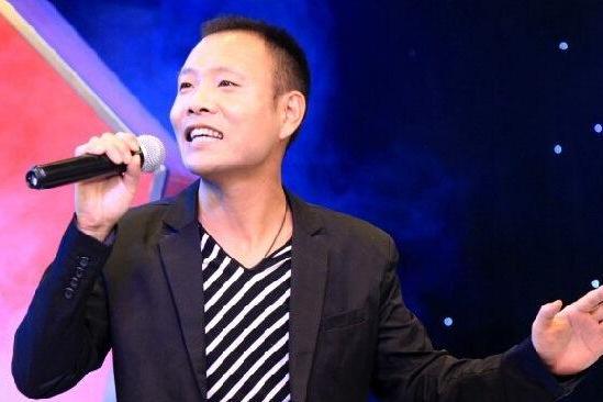 祁隆最近遇到了什么事（人前人后两个样）(2)