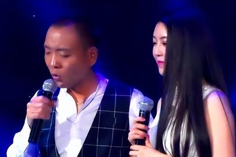 祁隆最近遇到了什么事（人前人后两个样）(11)