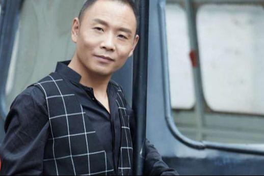 祁隆最近遇到了什么事（人前人后两个样）(7)