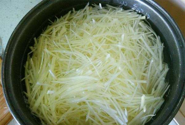 土豆为什么要泡水,炒土豆丝时间图1